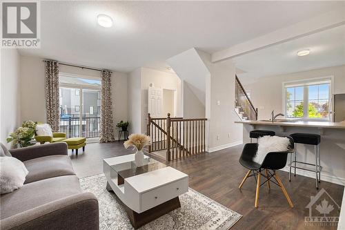 201 Hibernian Walk, Stittsville, ON - Indoor Photo Showing Living Room