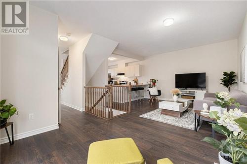 201 Hibernian Walk, Stittsville, ON - Indoor Photo Showing Living Room