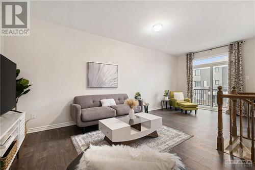 201 Hibernian Walk, Stittsville, ON - Indoor Photo Showing Living Room