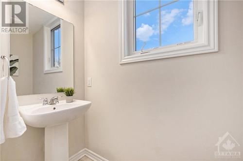 201 Hibernian Walk, Stittsville, ON - Indoor Photo Showing Bathroom