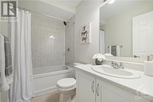 201 Hibernian Walk, Stittsville, ON - Indoor Photo Showing Bathroom