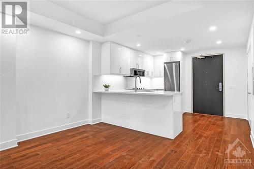 180 George Street Unit#405, Ottawa, ON - Indoor Photo Showing Kitchen