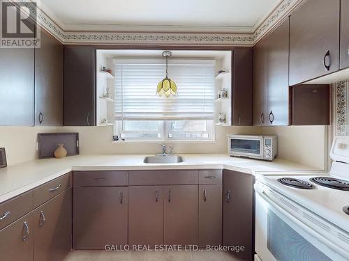 46 Fairview Avenue, Whitchurch-Stouffville, ON - Indoor Photo Showing Kitchen