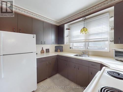 46 Fairview Avenue, Whitchurch-Stouffville, ON - Indoor Photo Showing Kitchen