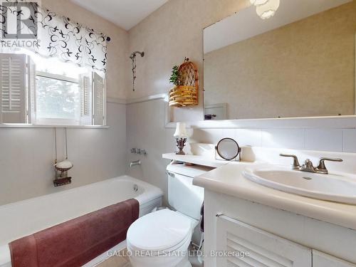 46 Fairview Avenue, Whitchurch-Stouffville, ON - Indoor Photo Showing Bathroom