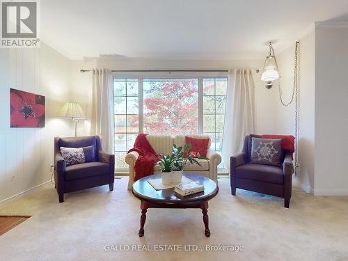 46 Fairview Avenue, Whitchurch-Stouffville, ON - Indoor Photo Showing Living Room