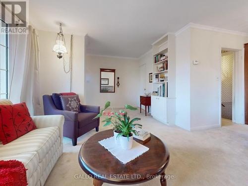 46 Fairview Avenue, Whitchurch-Stouffville, ON - Indoor Photo Showing Living Room