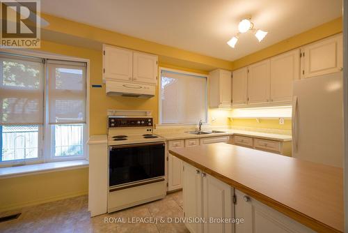 26 Jondan Crescent, Markham, ON - Indoor Photo Showing Kitchen With Double Sink