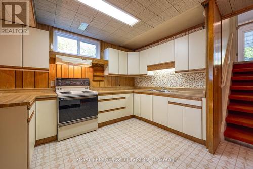 26 Jondan Crescent, Markham, ON - Indoor Photo Showing Kitchen With Double Sink