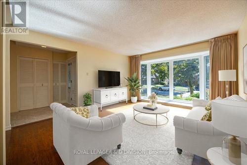 26 Jondan Crescent, Markham, ON - Indoor Photo Showing Living Room