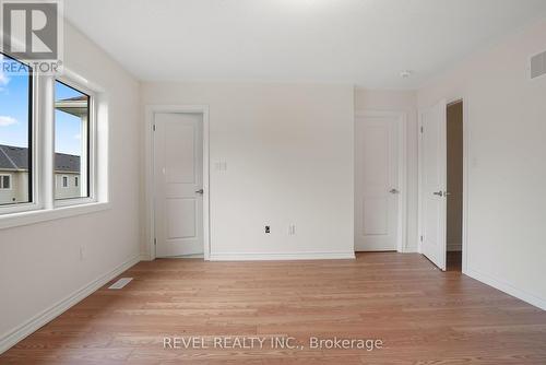 12 Hylton Drive, Barrie, ON - Indoor Photo Showing Other Room