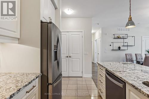 212 - 2375 Bronte Road E, Oakville, ON - Indoor Photo Showing Kitchen With Upgraded Kitchen