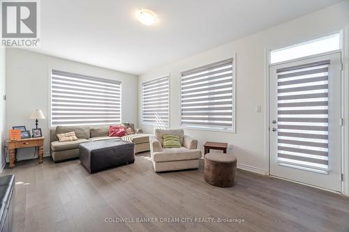 24 Callahan Court, Brampton, ON - Indoor Photo Showing Living Room