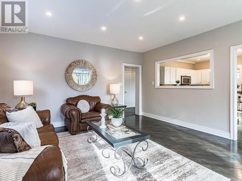 39 Clarence Street, Brampton, ON - Indoor Photo Showing Living Room