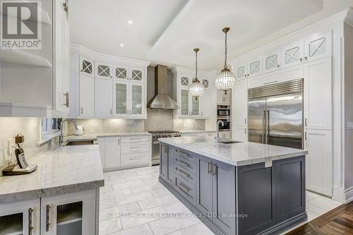 1035 Truman Avenue, Oakville, ON - Indoor Photo Showing Kitchen With Upgraded Kitchen