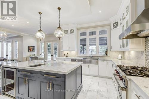 1035 Truman Avenue, Oakville, ON - Indoor Photo Showing Kitchen With Upgraded Kitchen