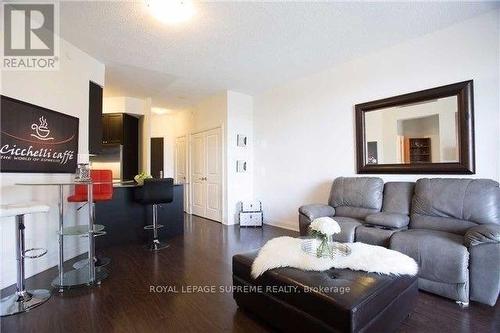 312 - 25 Fontenay Court, Toronto, ON - Indoor Photo Showing Living Room