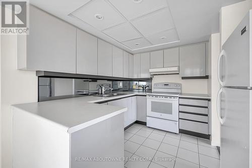 606 - 45 Kingsbridge Garden Circle, Mississauga, ON - Indoor Photo Showing Kitchen With Double Sink