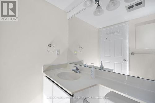 606 - 45 Kingsbridge Garden Circle, Mississauga, ON - Indoor Photo Showing Bathroom