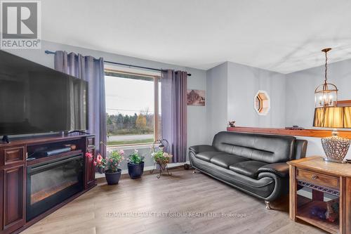 2679 Cooper Road, Madoc, ON - Indoor Photo Showing Living Room