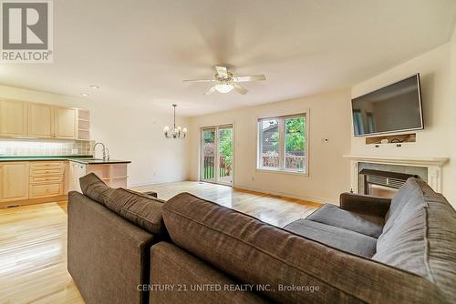 1612 Waddell Avenue, Peterborough (Monaghan), ON - Indoor Photo Showing Living Room