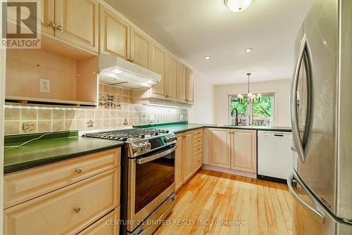 1612 Waddell Avenue, Peterborough (Monaghan), ON - Indoor Photo Showing Kitchen With Upgraded Kitchen