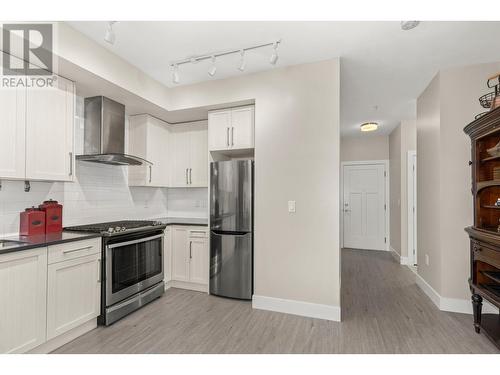 4380 Lakeshore Road Unit# 219, Kelowna, BC - Indoor Photo Showing Kitchen With Stainless Steel Kitchen With Upgraded Kitchen