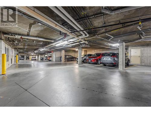 4380 Lakeshore Road Unit# 219, Kelowna, BC - Indoor Photo Showing Garage