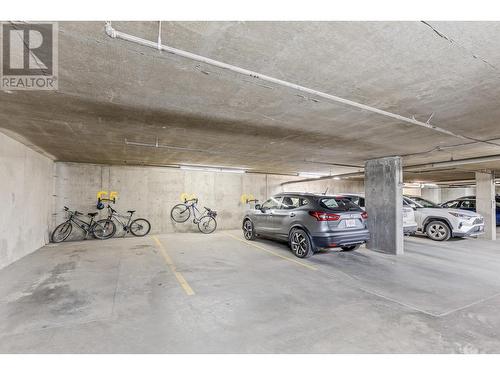 4380 Lakeshore Road Unit# 219, Kelowna, BC - Indoor Photo Showing Garage