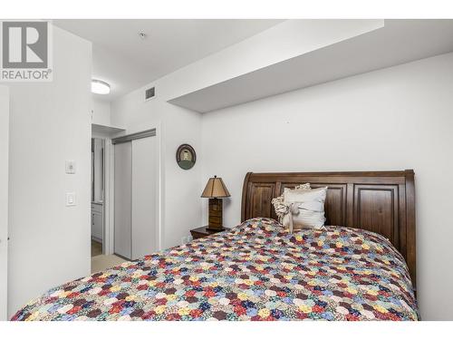 4380 Lakeshore Road Unit# 219, Kelowna, BC - Indoor Photo Showing Bedroom