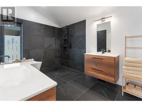 2710 Workman Place, Naramata, BC - Indoor Photo Showing Bathroom