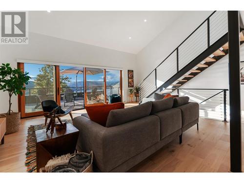 2710 Workman Place, Naramata, BC - Indoor Photo Showing Living Room