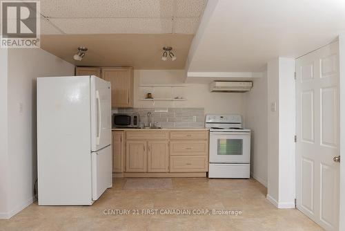 1372 Glenora Drive, London, ON - Indoor Photo Showing Kitchen