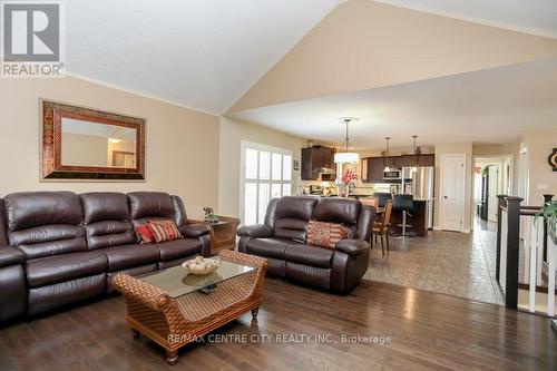 27 Peach Tree Boulevard, St. Thomas, ON - Indoor Photo Showing Living Room