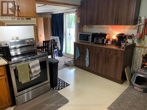 4 Montcalm Street, St. Thomas, ON - Indoor Photo Showing Kitchen