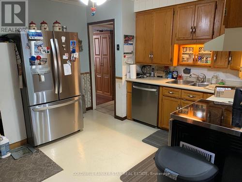 4 Montcalm Street, St. Thomas, ON - Indoor Photo Showing Kitchen With Double Sink