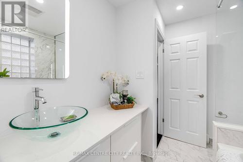 201 - 280 Queens Avenue, London, ON - Indoor Photo Showing Bathroom