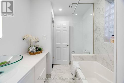 201 - 280 Queens Avenue, London, ON - Indoor Photo Showing Bathroom