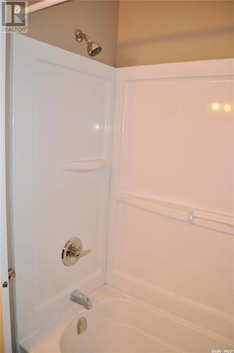 1227-1229 Bond Street, Regina, SK - Indoor Photo Showing Bathroom