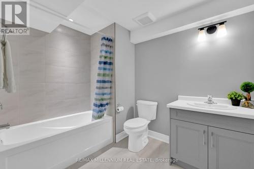 23 Sassafras Row, Fort Erie, ON - Indoor Photo Showing Bathroom