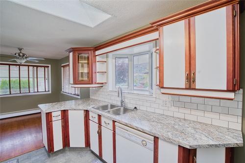 1477 Atkinson Street, Penticton, BC - Indoor Photo Showing Kitchen With Double Sink