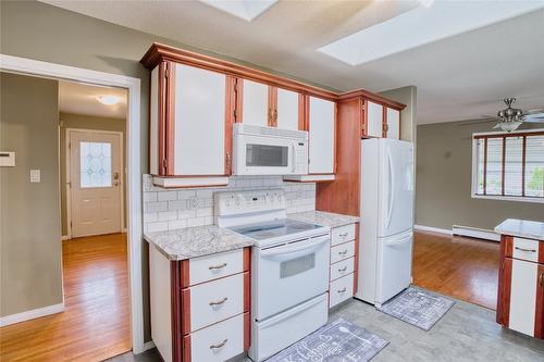 1477 Atkinson Street, Penticton, BC - Indoor Photo Showing Kitchen