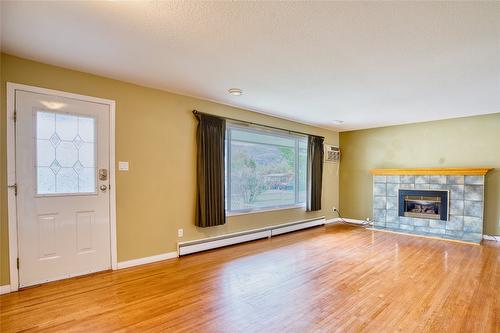 1477 Atkinson Street, Penticton, BC - Indoor Photo Showing Living Room With Fireplace