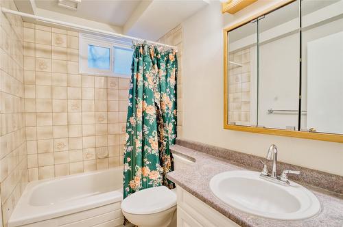 1477 Atkinson Street, Penticton, BC - Indoor Photo Showing Bathroom