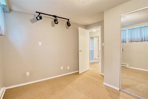 1477 Atkinson Street, Penticton, BC - Indoor Photo Showing Other Room