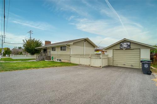 1477 Atkinson Street, Penticton, BC - Outdoor