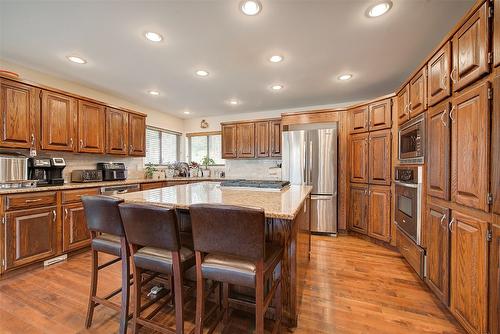 3310 Mathews Road, Kelowna, BC - Indoor Photo Showing Kitchen