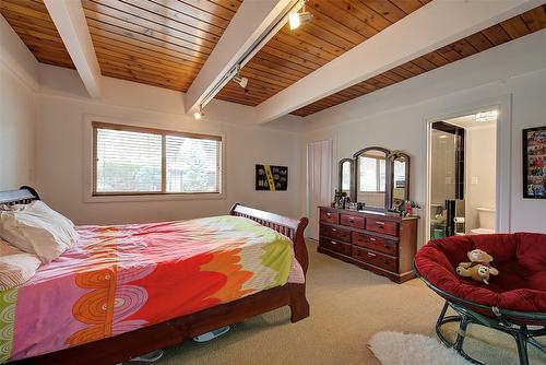 3310 Mathews Road, Kelowna, BC - Indoor Photo Showing Bedroom