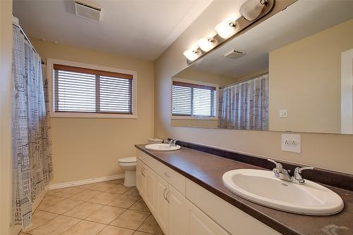 3310 Mathews Road, Kelowna, BC - Indoor Photo Showing Bathroom