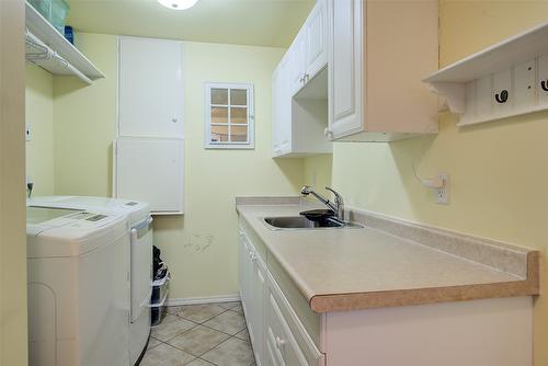 3310 Mathews Road, Kelowna, BC - Indoor Photo Showing Laundry Room